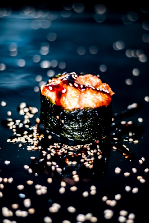 Запеченный гункан с норвежским лосоем