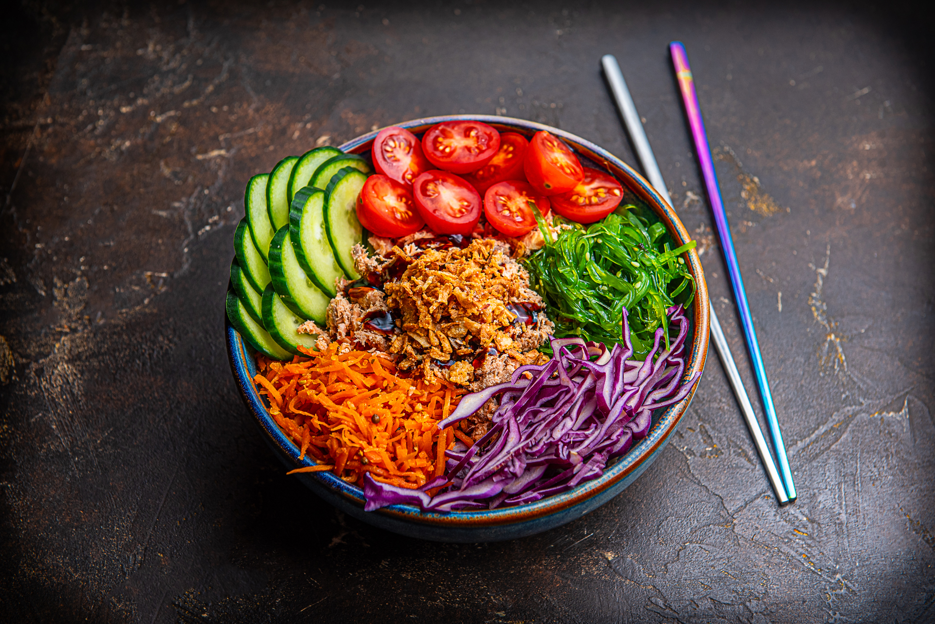 Поке с жареным лососем